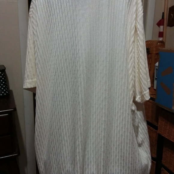 Women's silky material cream top size 3x - Picture 2 of 2
